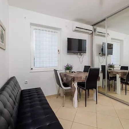 Roli Apartment