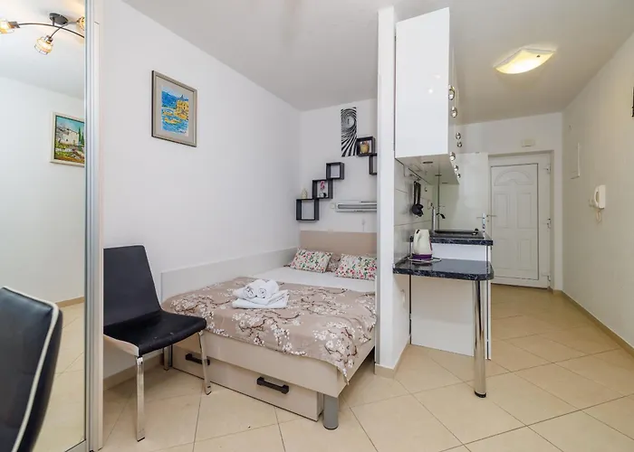 Apartman Roli *