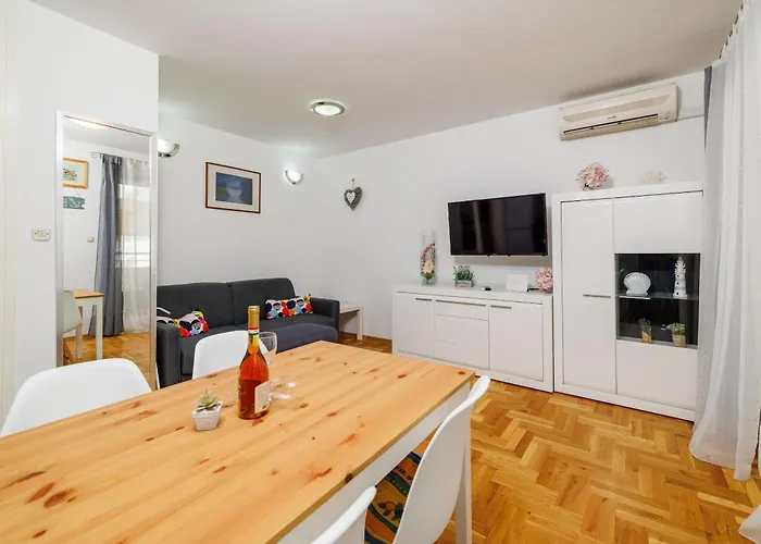 Apartman Roli *